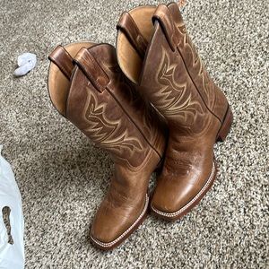 Cowgirl boots for women, size 7.5, paid 196, brand new worn once